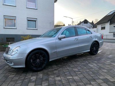 Gebraucht Mercedes E240 Avantgarde 177 PS (130 kW) 2003 Silber Limousine
