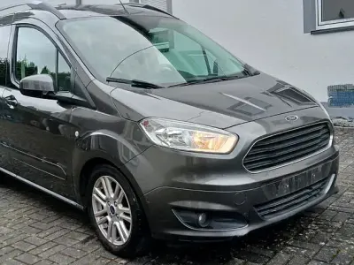 Gebraucht Ford Tourneo Courier Titanium 95 PS (69 kW) 2017 Grau Van / Kleinbus