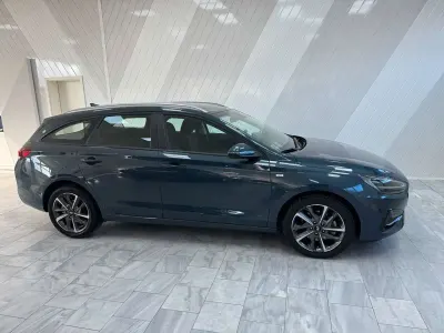 Gebraucht Hyundai i30 Trend 160 PS (117 kW) 2024 Teal blue Kombi