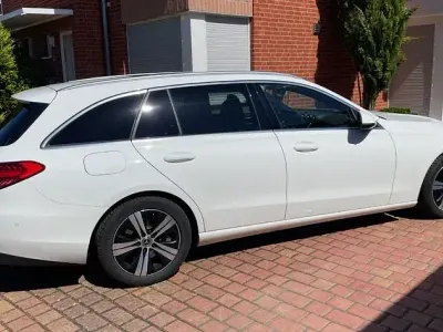 Gebraucht Mercedes C220 200 PS (147 kW) 2023 Weiß Limousine