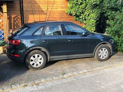 Grün Gebraucht 2018 Audi Q3 Ambiente SUV | 19.250 € (Guter Preis)