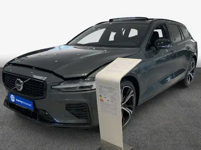 Gebraucht Volvo V60 Plus 350 PS (257 kW) 2025 Grün Kombi
