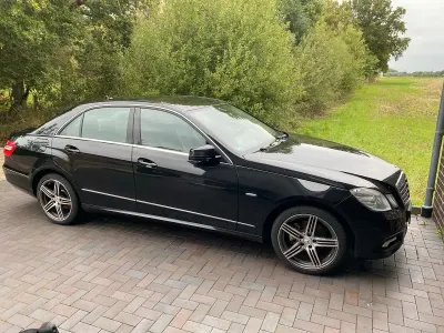 Gebraucht Mercedes E200 2010 Schwarz Limousine