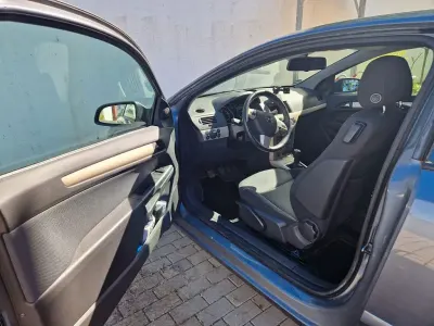 Gebraucht Opel Astra GTC Edition 116 PS (85 kW) 2007 Grau Coupé