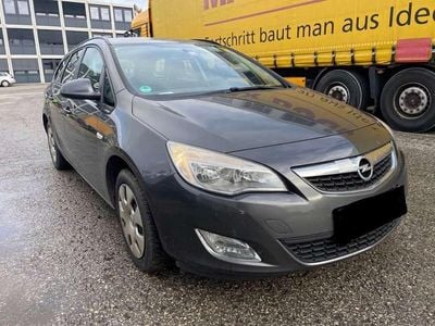 Grau Gebraucht 2012 Opel Astra Selection Kombi | 1.900 € (Fairer Preis)