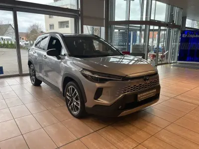 Neu Toyota Corolla Cross 178 PS (130 kW) 2026 Silber SUV
