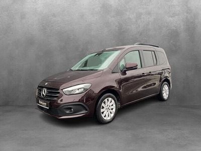 Gebraucht Mercedes T180 Progressive 131 PS (96 kW) 2024 Rubellitrot Van / Kleinbus