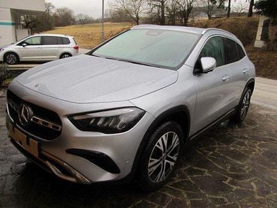 Gebraucht Mercedes GLA220 190 PS (139 kW) 2024 Silber SUV