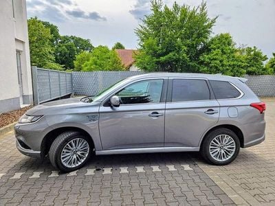 Gebraucht Mitsubishi Outlander P-HEV Basis 224 PS (164 kW) 2019 Grau SUV