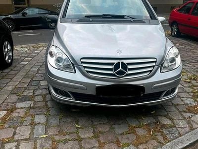 Mercedes B200