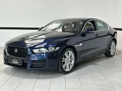 Używany Jaguar XE Prestige 200 KM (147 kW) 2019 Niebieski Sedan/Limuzyna