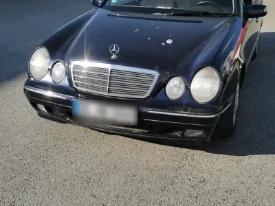 Gebraucht Mercedes E270 125 PS (91 kW) 2001 Blau Limousine