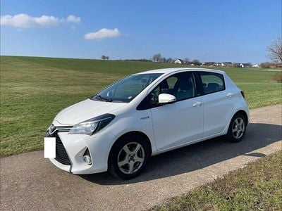 Gebraucht Toyota Yaris Hybrid Edition-S 73 PS (53 kW) 2016 Weiß Limousine