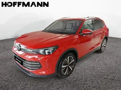 Gebraucht VW Tiguan Elegance 150 PS (110 kW) 2024 Persimmon red metallic SUV