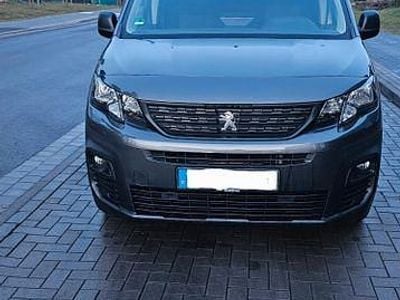 Gebraucht Peugeot Partner 131 PS (96 kW) 2021 Grau Van / Kleinbus
