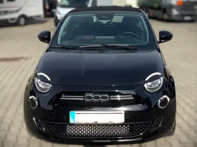 Neu Fiat 500e Red 86 kW (118 PS) 2025 Schwarz