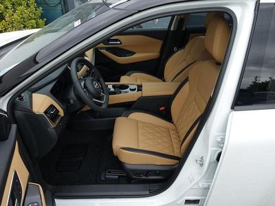 Neu Nissan X-Trail Tekna+ 213 PS (156 kW) 2025 Xkj pearl white dach black SUV