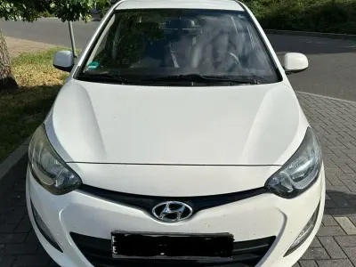 Gebraucht Hyundai i20 84 PS (61 kW) 2013 Weiß Kleinwagen