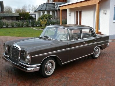 Gebraucht Mercedes 220 120 PS (88 kW) 1964 Braun Limousine