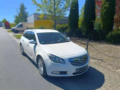 Używany Opel Insignia Design Edition 160 KM (117 kW) 2011 Biały Kombi