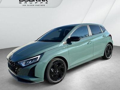 Neu Hyundai i20 Blackline 90 PS (66 kW) 2026 Grün Kleinwagen