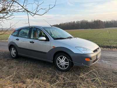 Gebraucht Ford Focus 116 PS (85 kW) 2001 Silber Kleinwagen