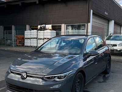 Używany VW Golf VII Life 116 KM (85 kW) 2020 Szary Sedan/Limuzyna
