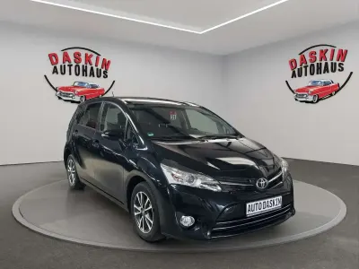 Gebraucht Toyota Verso Skyview Edition 111 PS (81 kW) 2015 Blau Van / Kleinbus