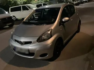 Gebraucht Toyota Aygo 68 PS (50 kW) 2010 Silber Kleinwagen