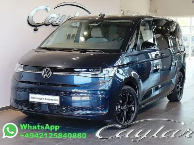 Gebraucht VW Multivan 150 PS (110 kW) 2023 Starlightblue metallic Van / Kleinbus