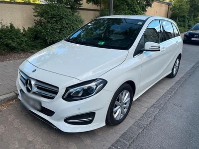 Gebraucht Mercedes B200 Urban 136 PS (100 kW) 2015 Weiß Van / Kleinbus