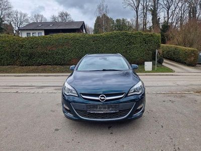 Gebraucht Opel Astra Edition 165 PS (121 kW) 2015 Grün Kombi