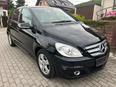 Gebraucht Mercedes B180 115 PS (84 kW) 2010 Schwarz Van / Kleinbus