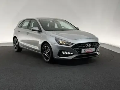 Gebraucht Hyundai i30 Select 120 PS (88 kW) 2021 Weiß Limousine