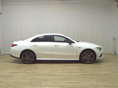 Weiss Gebraucht 2021 Mercedes CLA250e AMG line Limousine | 24.980 € (Fairer Preis)