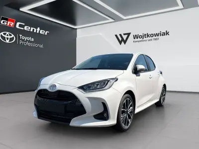 Neu Toyota Yaris Hybrid 116 PS (85 kW) 2026 Weiß Limousine