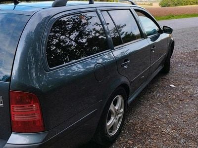 Grau Gebraucht 2007 Skoda Octavia Kombi | 2.000 € (Fairer Preis)