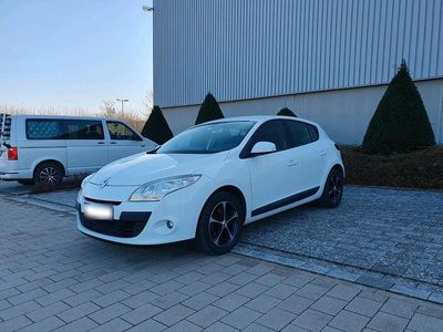 Gebraucht Renault Mégane 101 PS (74 kW) 2010 Weiß Limousine