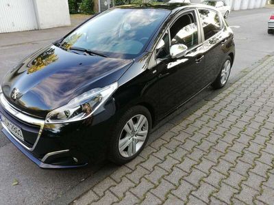 gebraucht Peugeot 208 Style BLUEHDI 100 4-türig