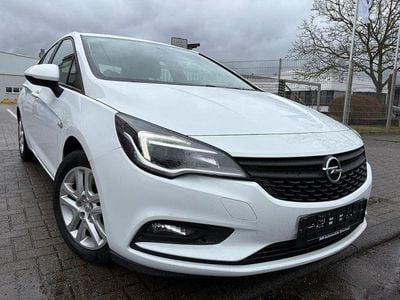 Gebraucht Opel Astra Selection 105 PS (77 kW) 2015 Weiß Limousine