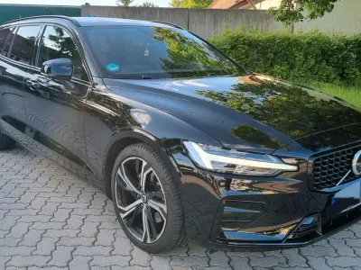 Gebraucht Volvo V60 Plus 197 PS (144 kW) 2024 Schwarz Kombi