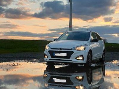 Gebraucht Hyundai i20 84 PS (61 kW) 2020 Weiß Kleinwagen
