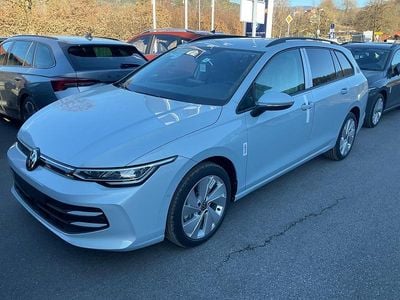 Neu VW Golf VIII Life 150 PS (110 kW) 2025 Crystal ice blue metallic Kombi