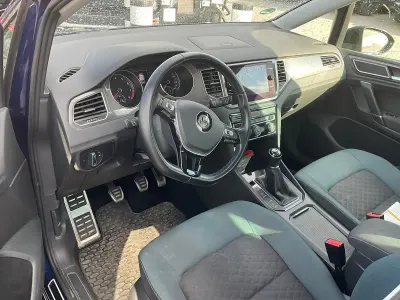 Używany VW Golf IQ Drive 131 KM (96 kW) 2020 Niebieski Minivan