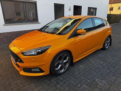 Gebraucht Ford Focus ST 250 PS (183 kW) 2015 Gelb Limousine