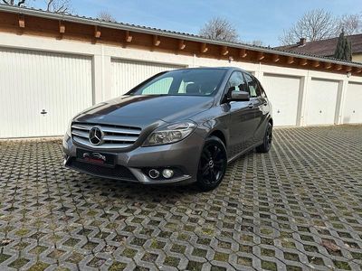 Gebraucht Mercedes B180 122 PS (89 kW) 2012 Grau Van / Kleinbus