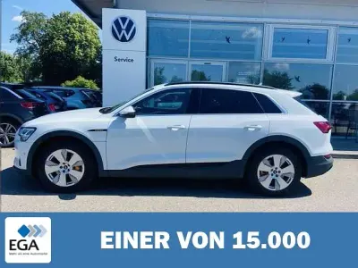 Gebraucht Audi e-tron Comfort 300 kW (408 PS) 2023 Weiß metallic SUV