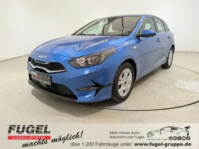 Gebraucht Kia Ceed Comfort 160 PS (117 kW) 2023 Blue flame met. Kleinwagen