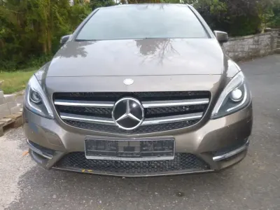 Gebraucht Mercedes B180 109 PS (80 kW) 2012 Braun Kleinwagen