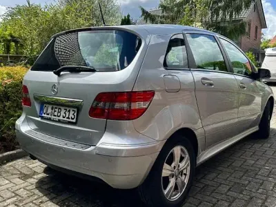 Gebraucht Mercedes B180 116 PS (85 kW) 2009 Silber Van / Kleinbus